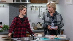 Still from Episode 3183