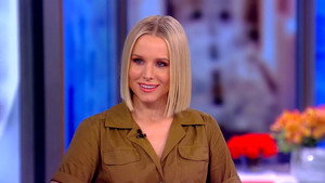 Still from Kristen Bell and Jeff Goldblum