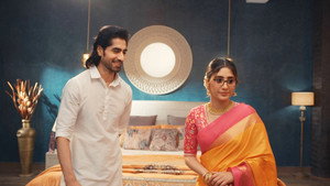 Still from Nav Vivahit Jode Ke Liye Rasam