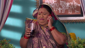 Still from Vibhuti Assumes Angoori to be Drunk