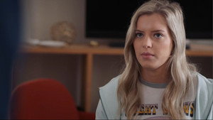 Still from Episode 914