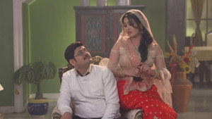 Still from Angoori Prepares to Thrash Someone