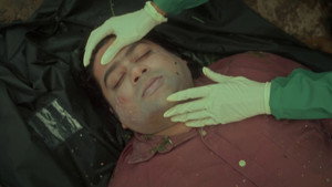 Still from Ekk Insaan, Do Maut