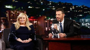 Still from Rebel Wilson, Kyle Chandler, Musical Guest Bruce Hornsby & the Noisemakers