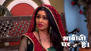 Still from Saxena Falls In Love With Champa