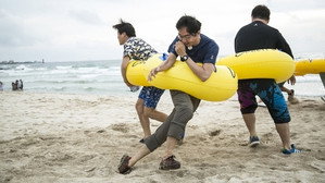 Still from Going to Your House (2)