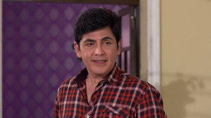 Still from Angoori Suspects Manmohan Of Having an Affair