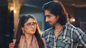 Still from Lakho Mein Ek Damaad