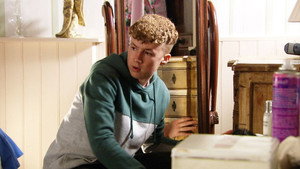 Still from Episode 9213 (Tue 21st Dec 2021)