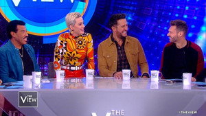 Still from Ryan Seacrest, Lionel Richie, Katy Perry, and Luke Bryan
