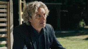 Still from Episode 914