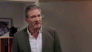 Still from Episode 4392