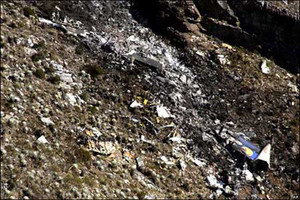 Still from 28 Seconds to Survive (Santa Barbara Airlines Flight 518)