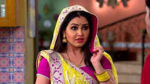 Still from Vibhuti Reluctantly Removes The Ring