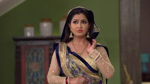 Still from Angoori Gets Rebuked For Spending Money Carelessly