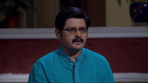 Still from Vibhuti Hypnotises Manmohan