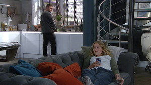 Still from Episode 9094 (Mon 26th Jul 2021)