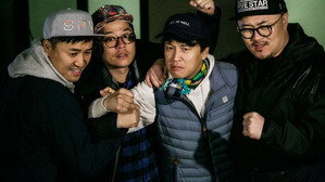 Still from Spring Trip Special: Let's Go, Dong-Gu (3)