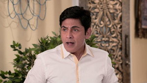 Still from Manmohan Assumes Angoori has Changed Her Form