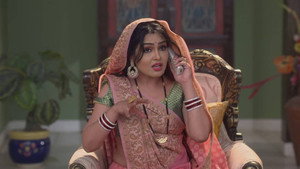 Still from Tiwari Throws The Necklace In Vibhuti's House