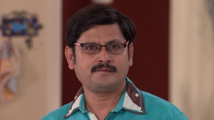 Still from Manmohan Tries to Break Anita and Vibhuti's Marriage