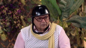 Still from Manmohan is Beaten Up By Saxena