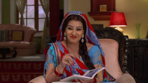 Still from Vibhuti does Not Wish to Help Angoori