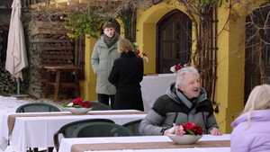 Still from Episode 4261