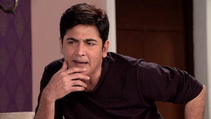 Still from Saxena Mistakenly Beats Up Manmohan