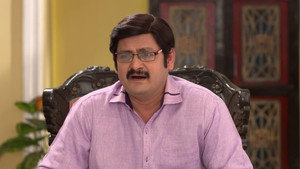 Still from Anita Compels Manmohan and Happu to Take The Case Back