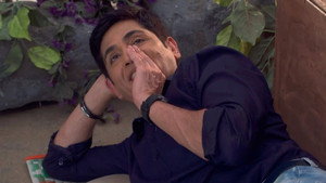Still from Episode 917