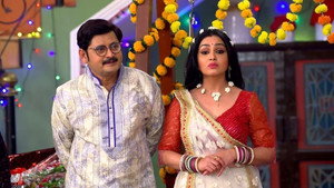 Still from Angoori Tells Tiwari About Her Pregnancy