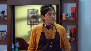 Still from Vibhuti Gives Manmohan's Hair a Makeover