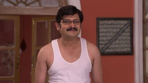Still from Angoori Tends to Vibhuti's Injury
