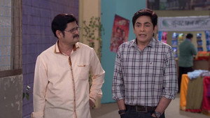 Still from Teeka and Malkhan Steal Liquor From Masterji's House