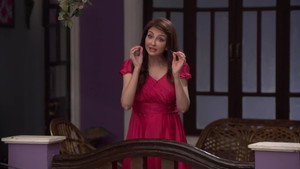 Still from Anita Warns Vibhuti From Consuming Alcohol