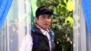 Still from Happu Falls Prey to 'chalu Chikni Chachi'