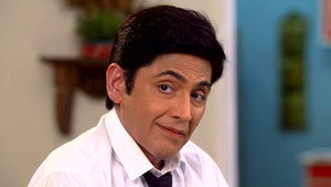 Still from Vibhuti Sells Energy Pills to Tiwari