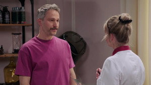 Still from Episode 4334