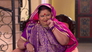 Still from Angoori and Manmohan Follow Ammaji's Advice