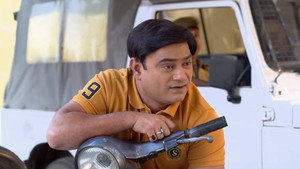 Still from Vibhuti's Act Adds to Manmohan's Envy