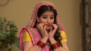 Still from Happu Blackmails Manmohan