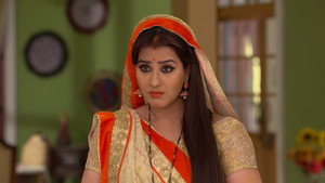 Still from Manmohan and Vibhuti Dress As Thieves