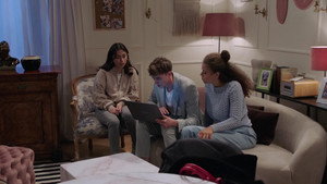 Still from Episode 4327