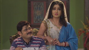 Still from Mother-in-law's Arrival Bugs Anita