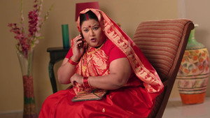 Still from Angoori Sees Manmohan Following Anita